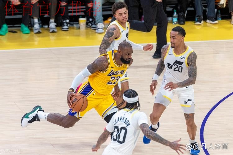 詹姆斯复出两双 湖人轻取爵士